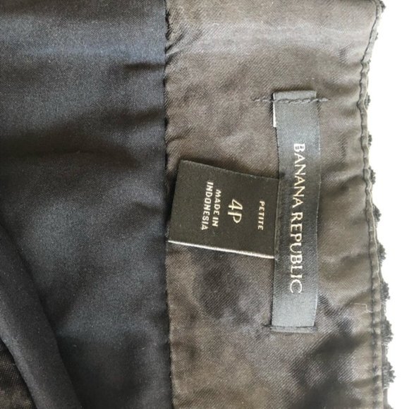 Like new Banana republic Mesh lined mini skirt - Picture 4 of 7